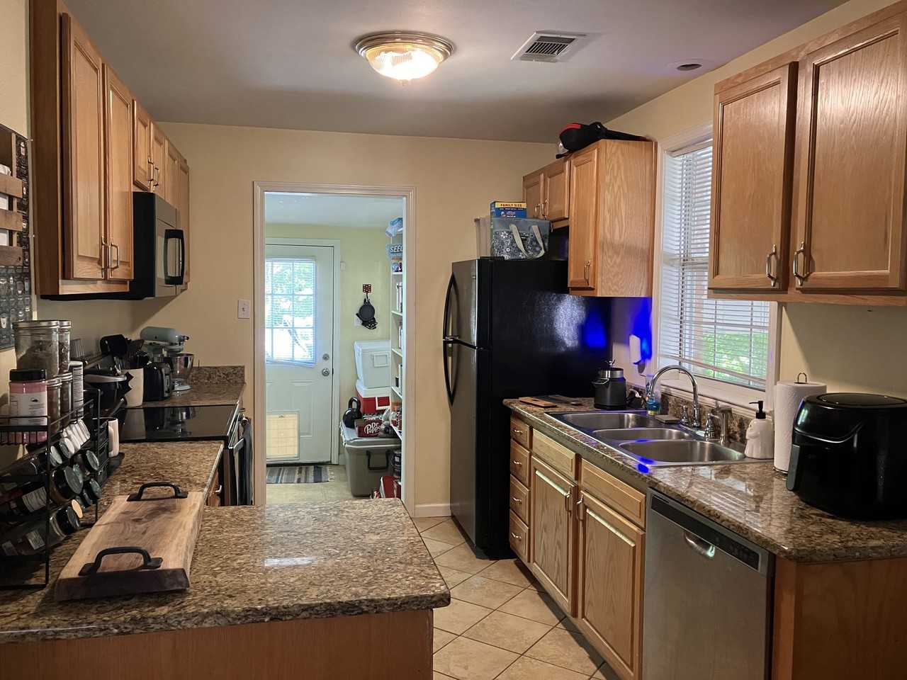 5608 C St - Photo 5 of 18