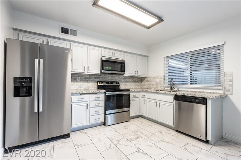 4542 Brighton Dr - Photo 2 of 2