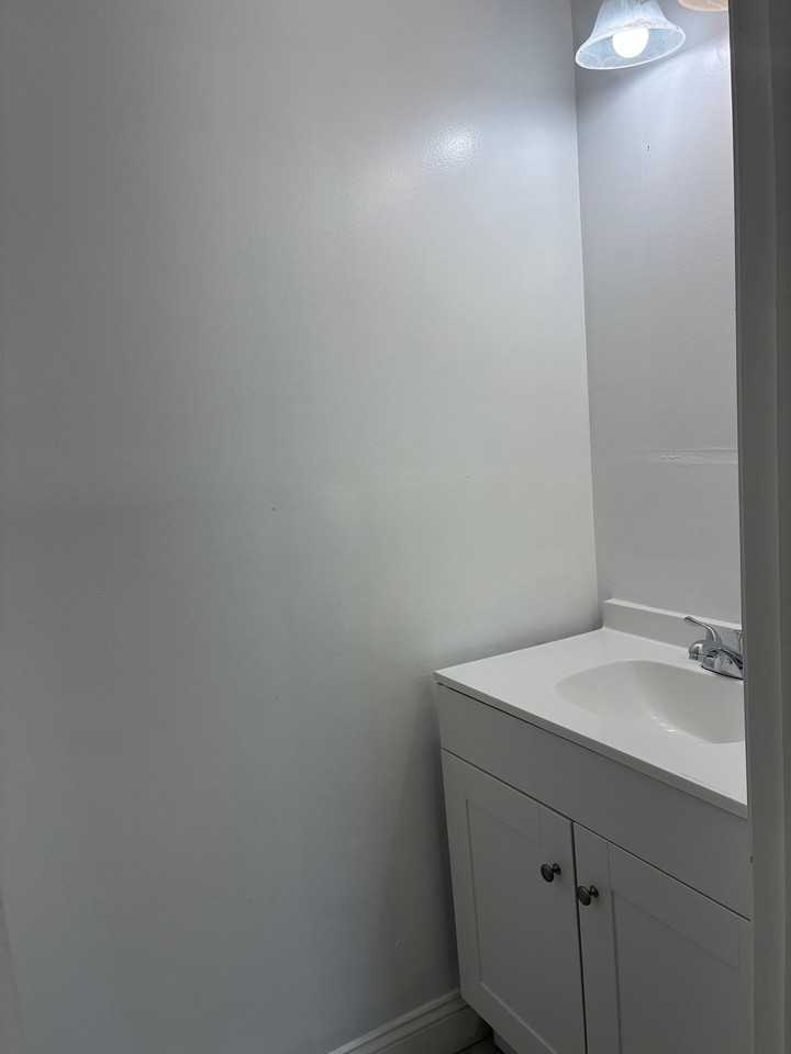 425 Oakwood St Se - Photo 4 of 9