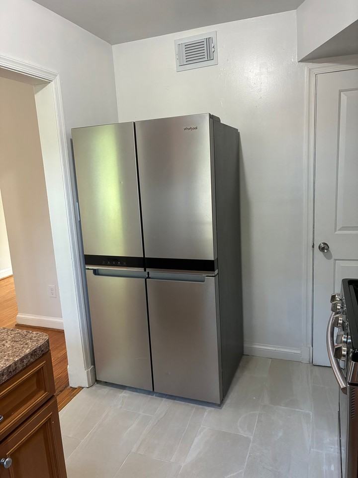 425 Oakwood St Se - Photo 7 of 9