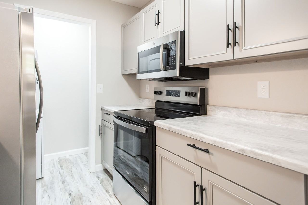 926 Highsmith St #926 - Photo 4 of 18
