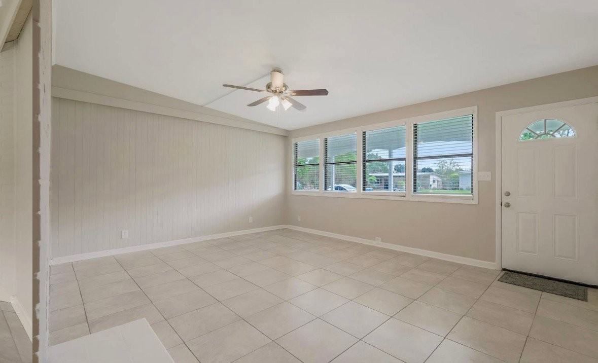 8526 Bengalin Ave - Photo 2 of 10