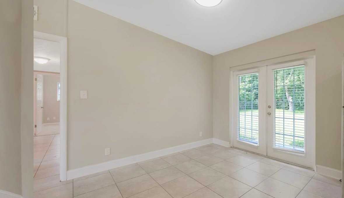 8526 Bengalin Ave - Photo 3 of 10