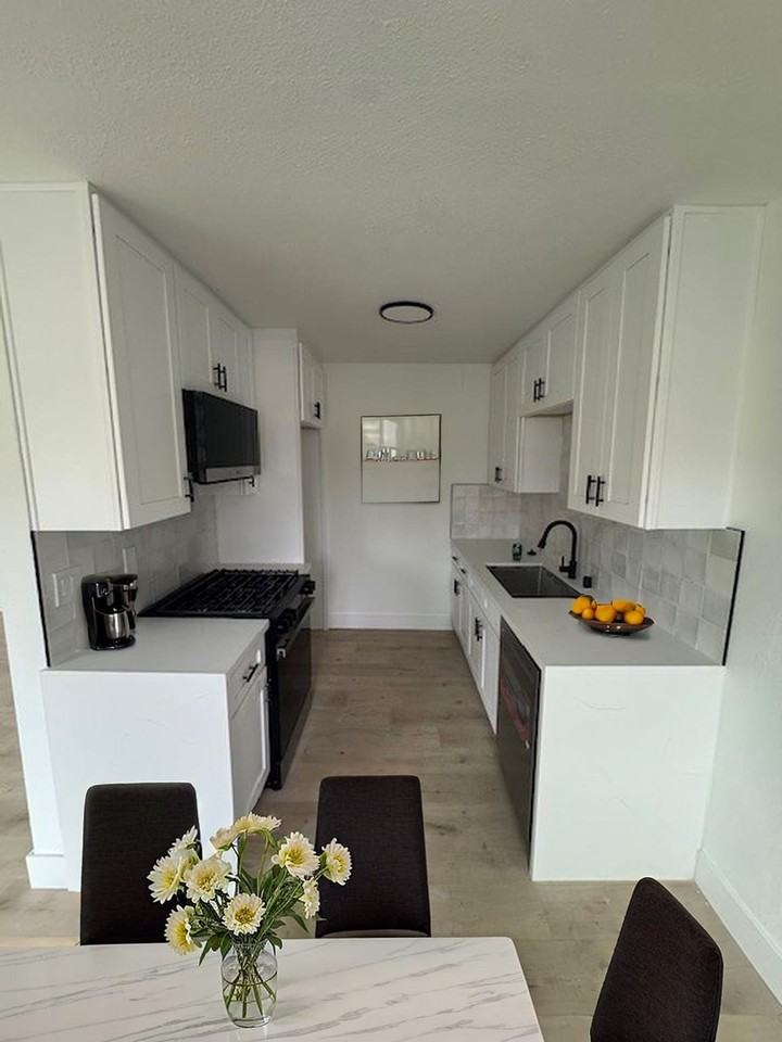 1131 N Onondaga Ave #4 - Photo 2 of 11