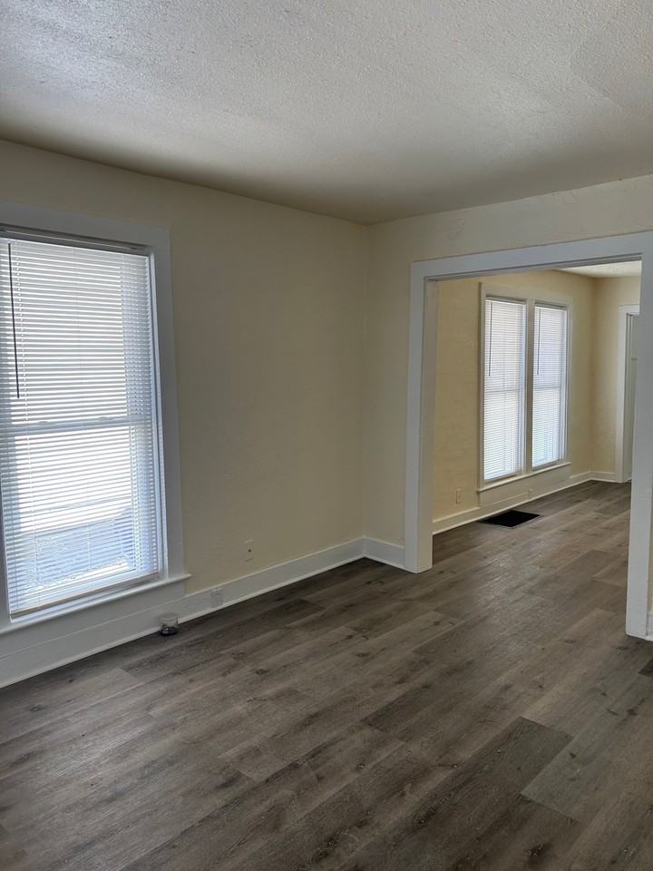 815 11th St - Photo 4 of 16