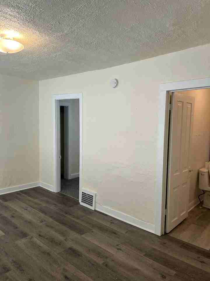 815 11th St - Photo 5 of 16