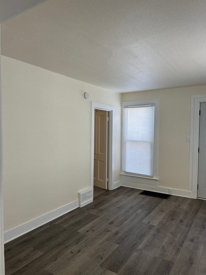 815 11th St - Photo 6 of 16