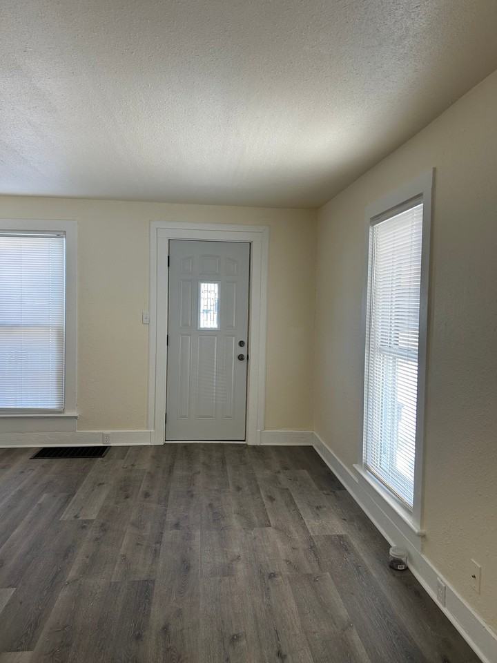 815 11th St - Photo 7 of 16