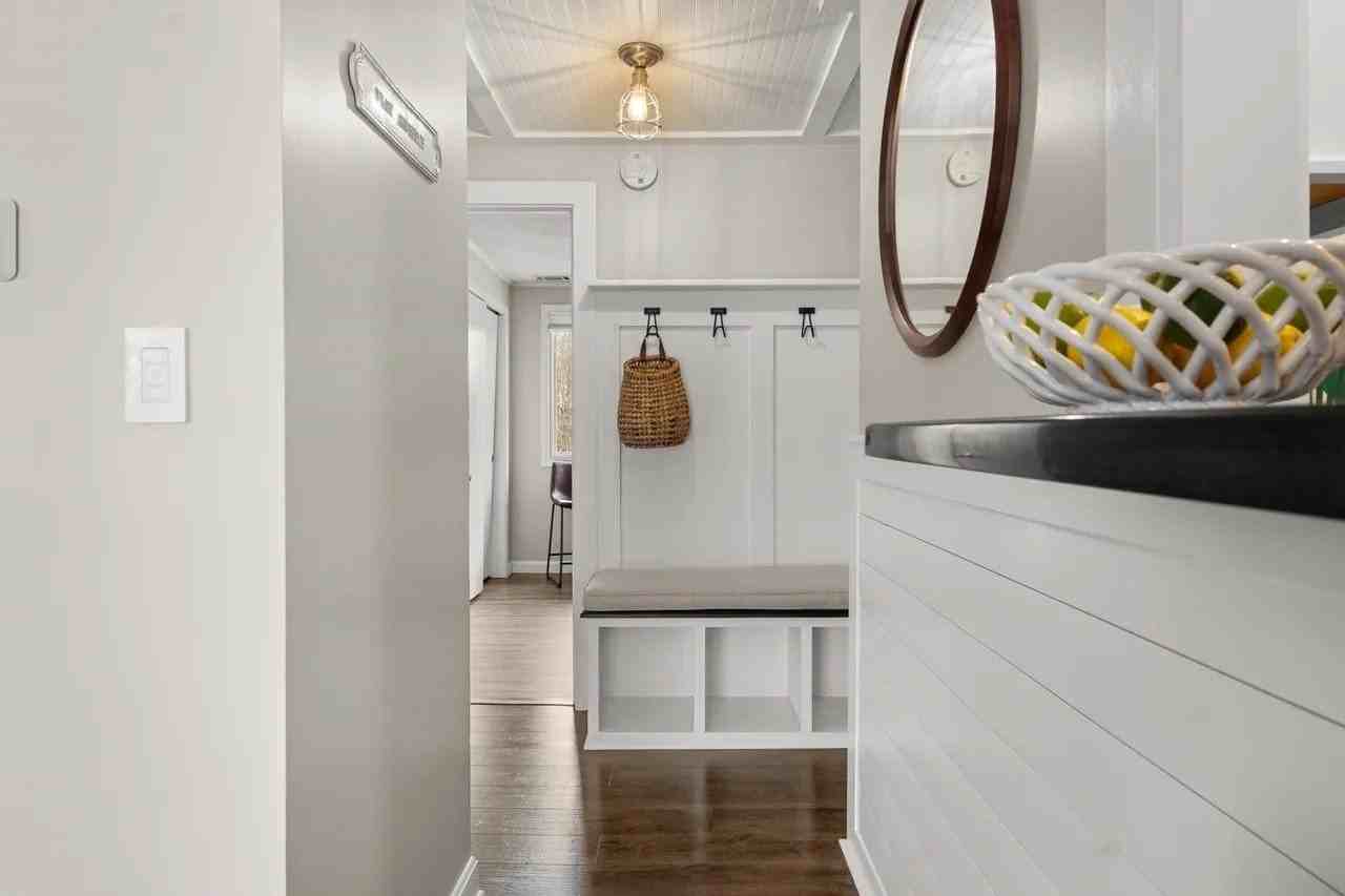 478 Seabury - Photo 2 of 17