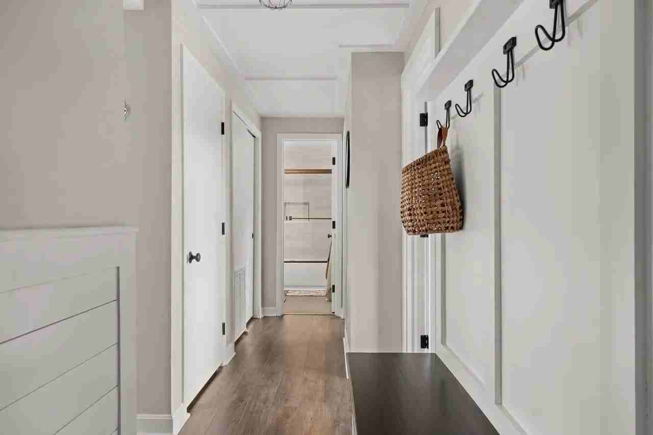 478 Seabury - Photo 4 of 17