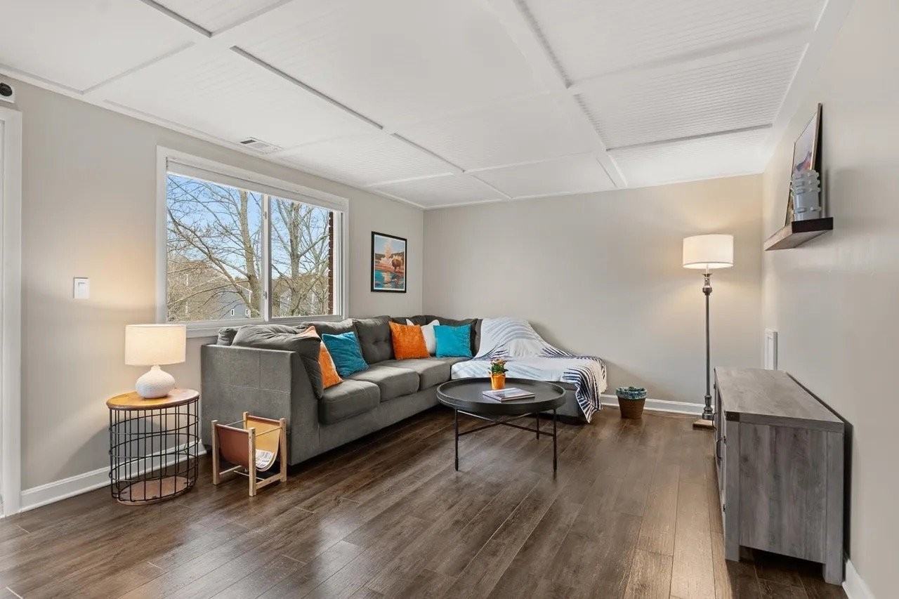 478 Seabury - Photo 7 of 17