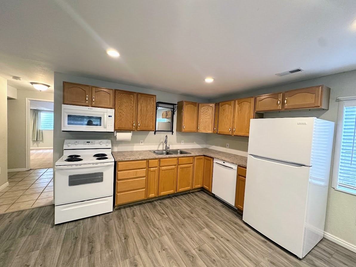 3453 E Kennekuk Cir #B - Photo 3 of 20