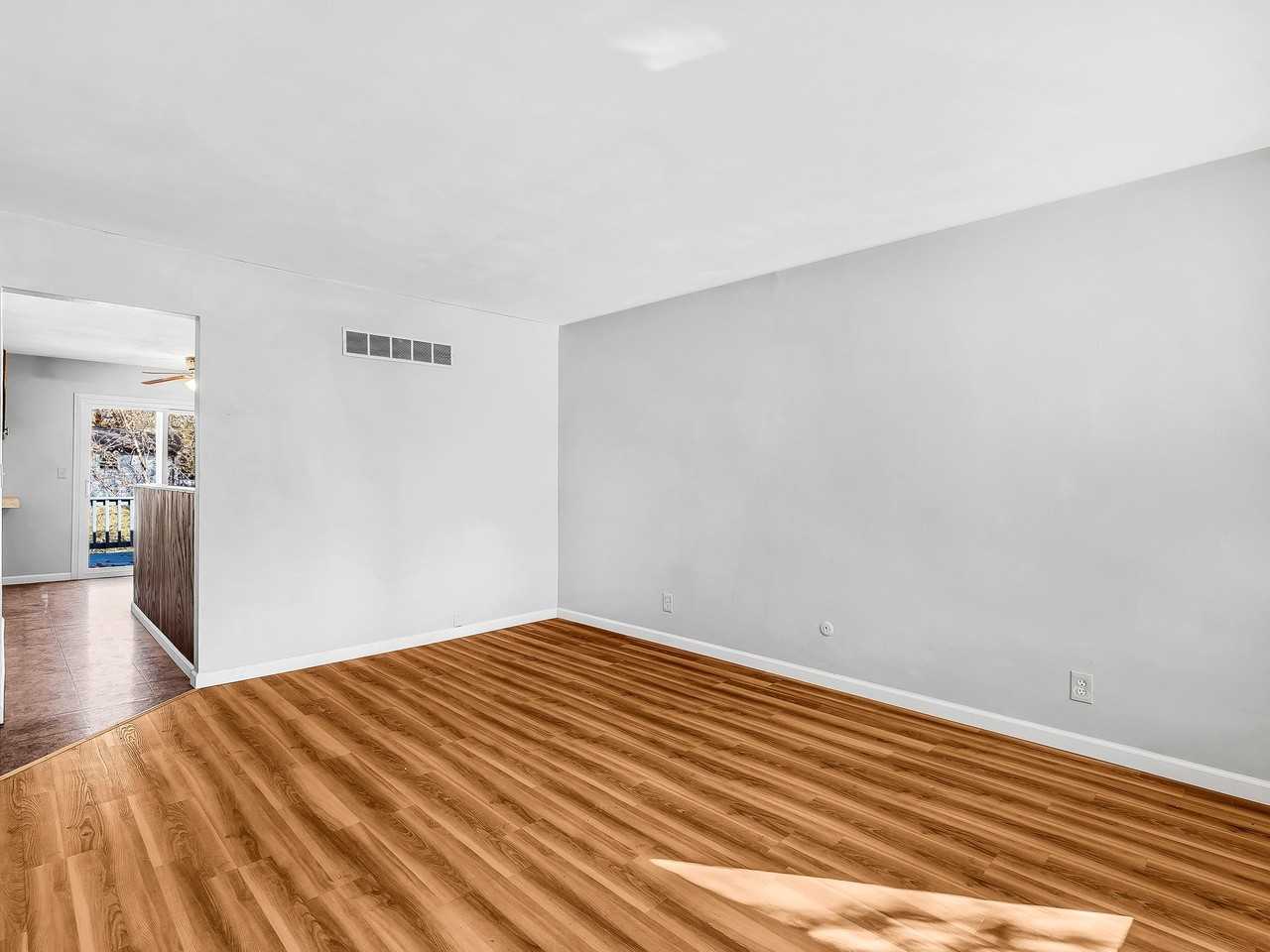 106 Britanna Dr - Photo 3 of 18