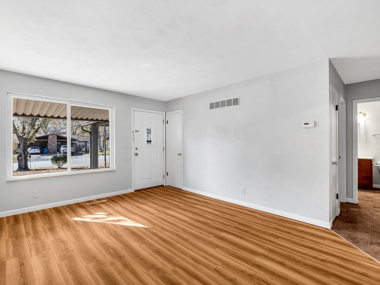 106 Britanna Dr - Photo 4 of 18