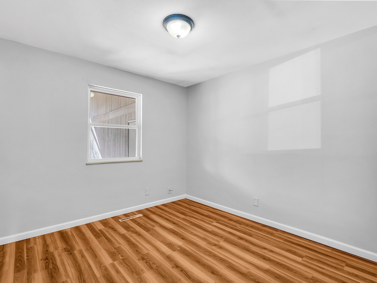 106 Britanna Dr - Photo 5 of 18