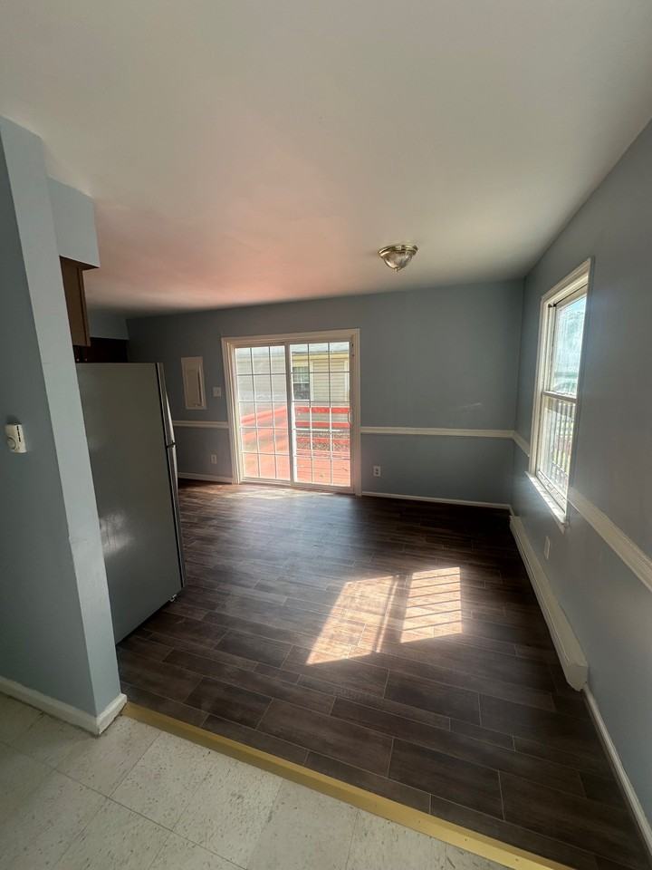 3018 Columbia St - Photo 2 of 7