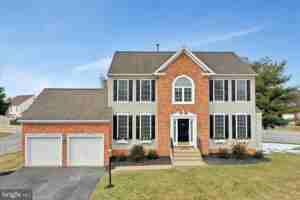 featured image of 11401 Rolling Green Pl