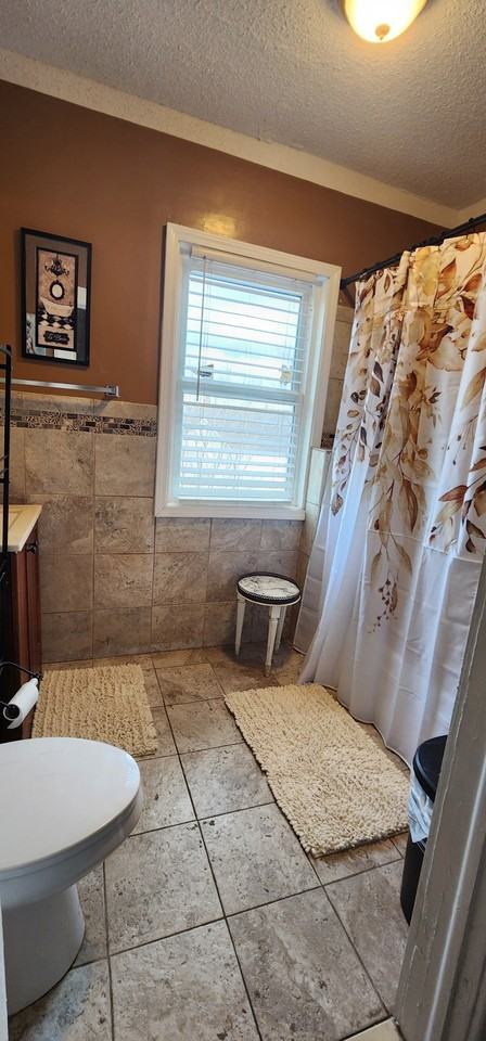 8410 Brush St - Photo 2 of 8