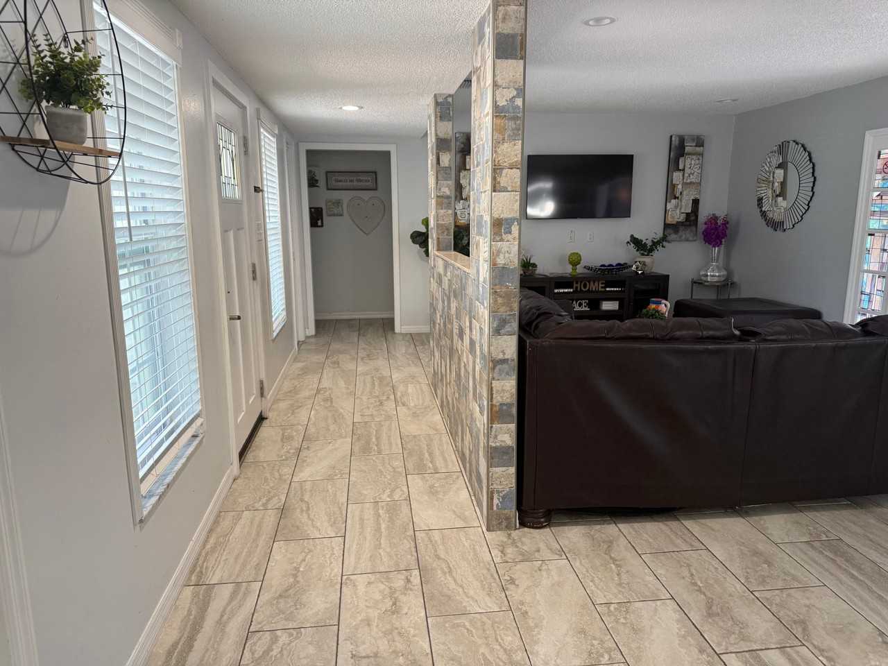 914 W Cimmeron Dr - Photo 2 of 32