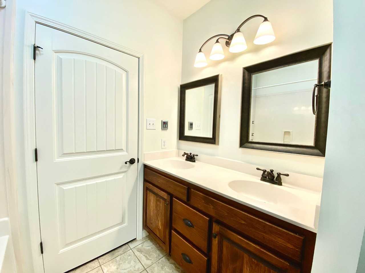 771 Wesley Ave - Photo 3 of 11