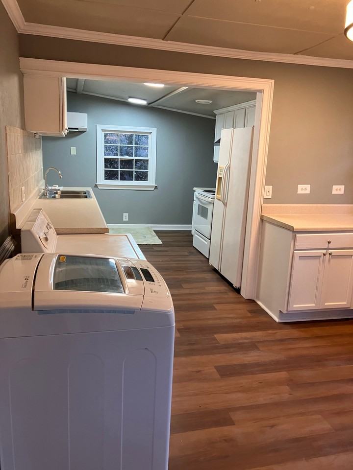 6480 Medlock Rd - Photo 2 of 20