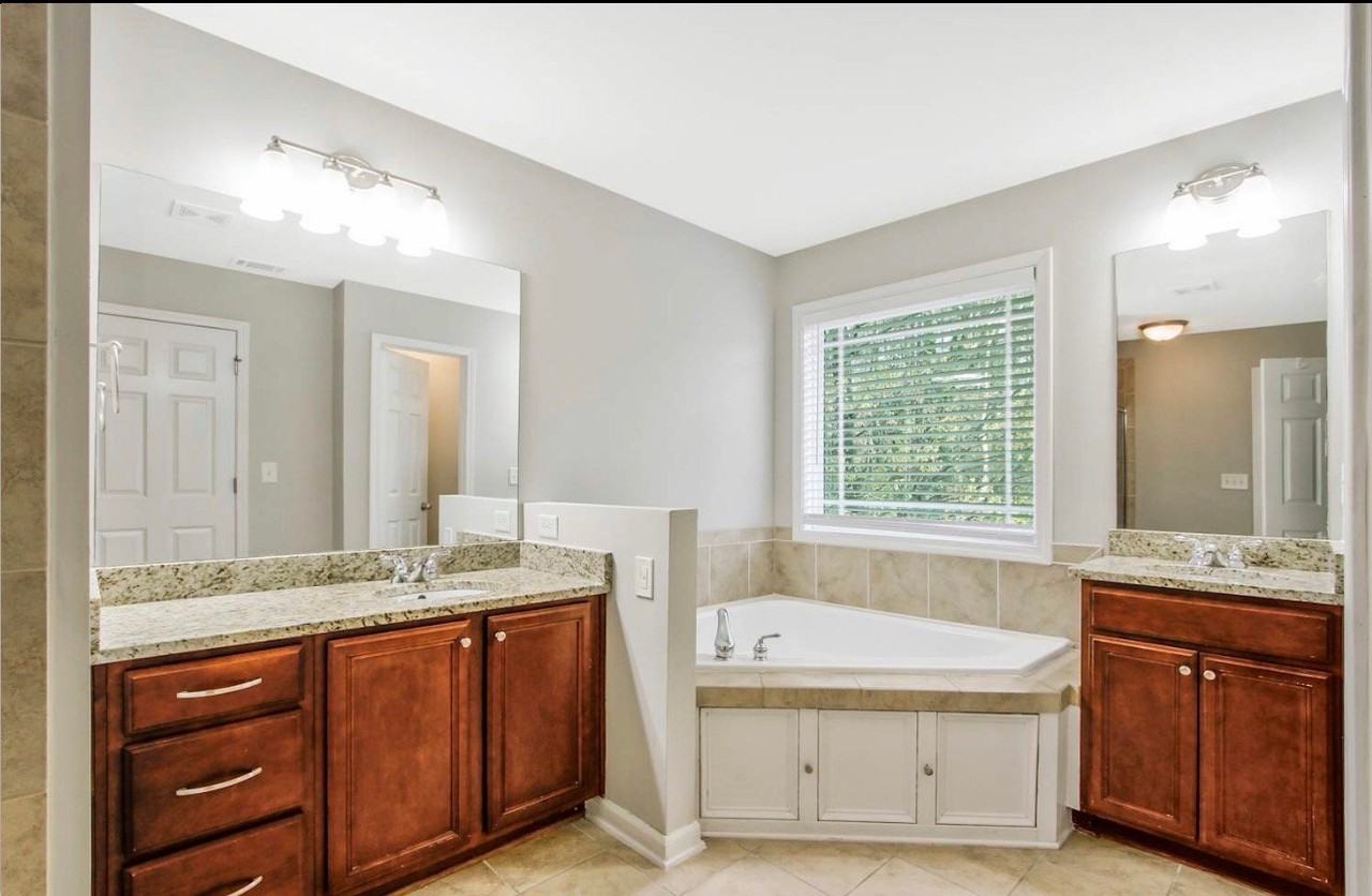 2509 Brentford Pl - Photo 3 of 18