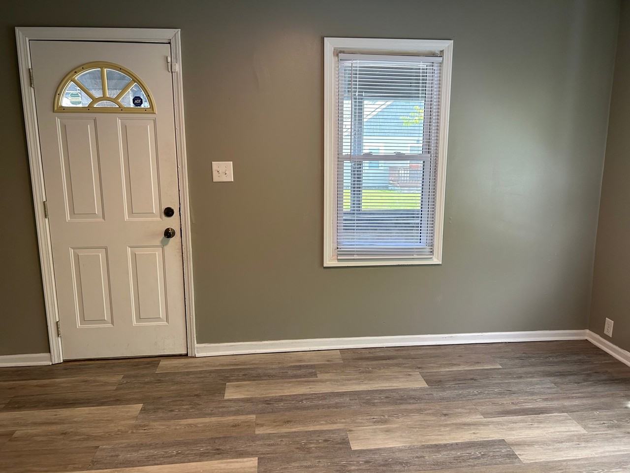 1506 N Grant Ave - Photo 4 of 20