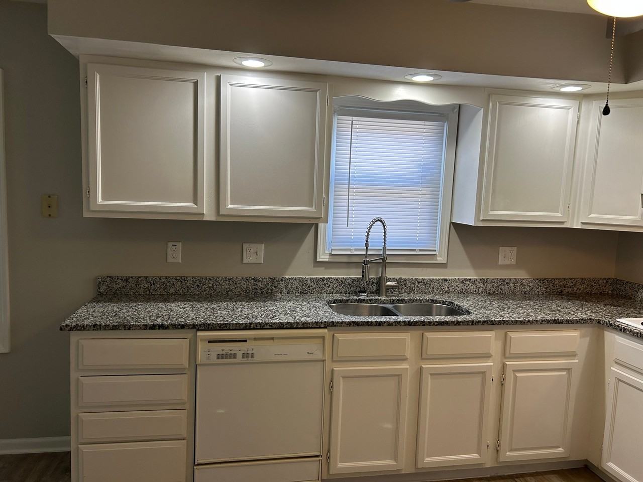 1506 N Grant Ave - Photo 6 of 20