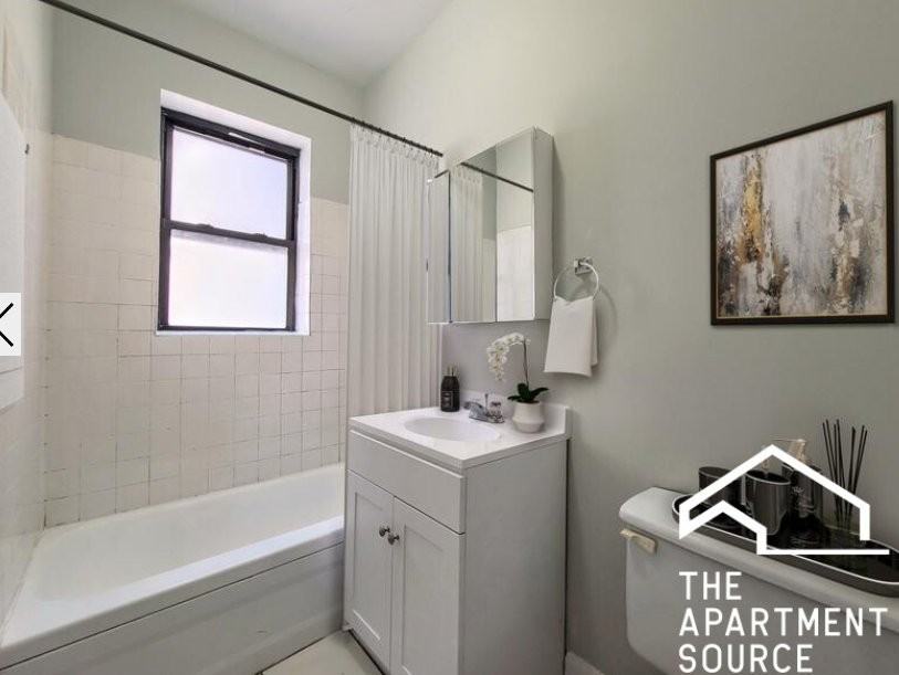 N Pine Grove Ave #3 - Photo 2 of 8