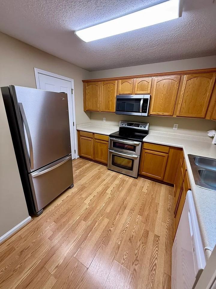 531 Fox Creek Xing - Photo 4 of 20