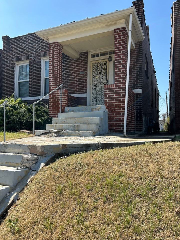 4890 Margaretta Ave - Photo 2 of 20