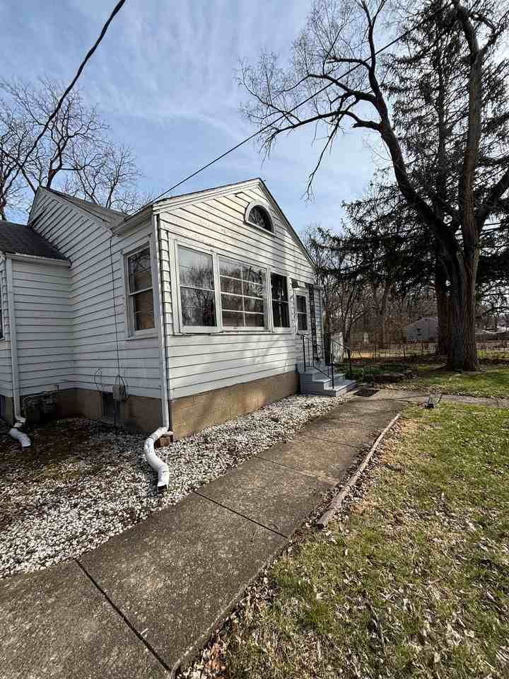 2211 W Butler St - Photo 3 of 20