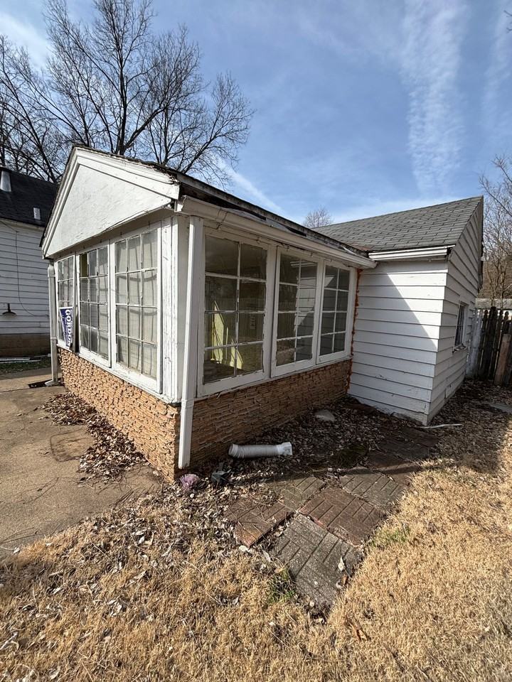 2211 W Butler St - Photo 5 of 20