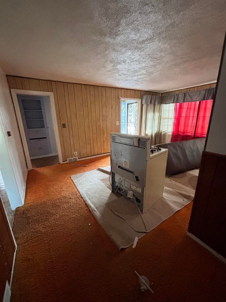 2211 W Butler St - Photo 7 of 20