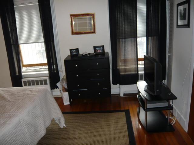 435 Hanover St #4D - Photo 4 of 7
