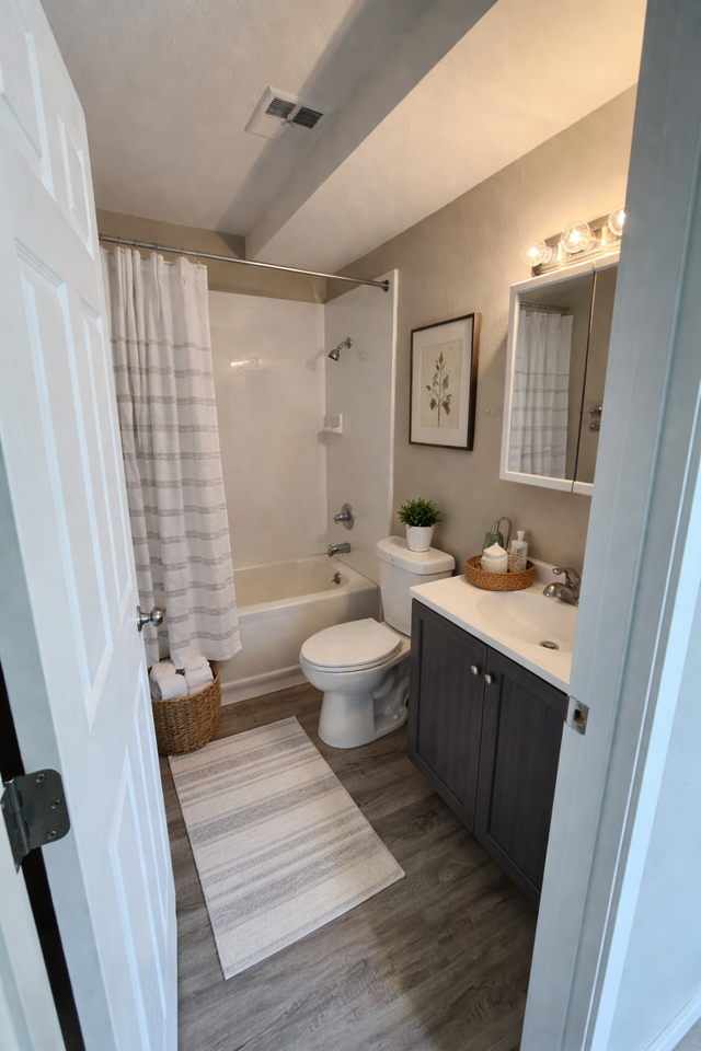 901 18th St #3 - Photo 4 of 7