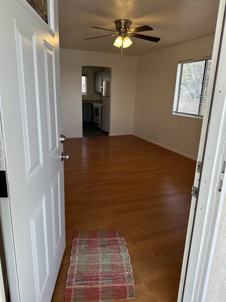 625 Jackson Ave #C - Photo 4 of 20