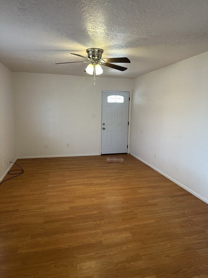 625 Jackson Ave #C - Photo 5 of 20