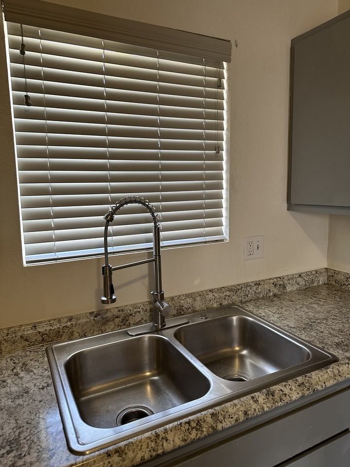 625 Jackson Ave #C - Photo 6 of 20