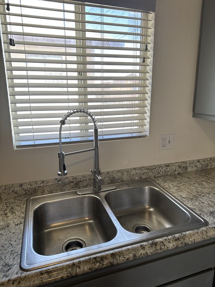 625 Jackson Ave #C - Photo 7 of 20