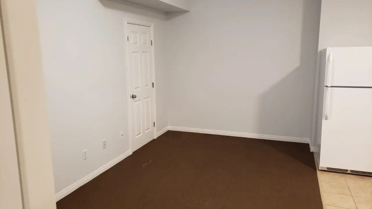 17105 Greenway Drive - Photo 2 of 6