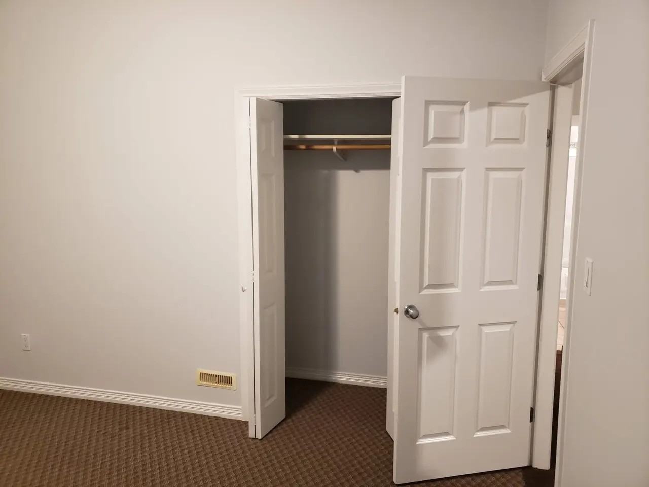 17105 Greenway Drive - Photo 4 of 6