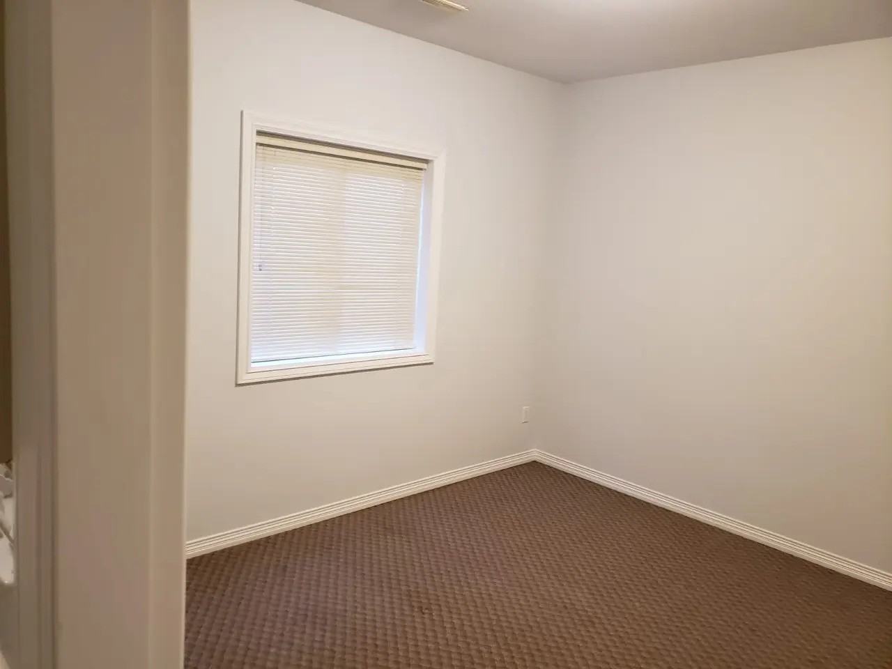 17105 Greenway Drive - Photo 5 of 6