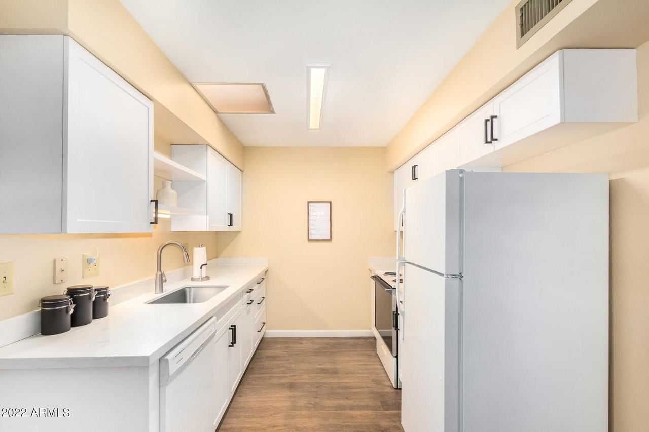 13227 N 99th Dr - Photo 7 of 43