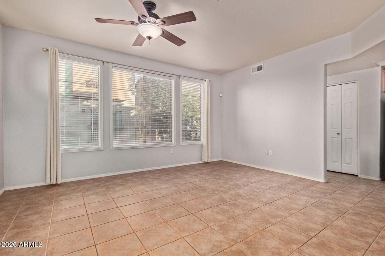 3250 W Greenway Rd #157 - Photo 7 of 25