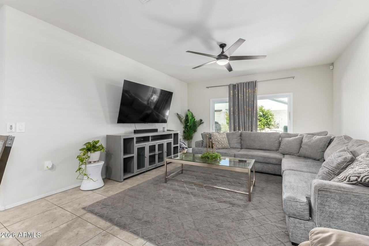 24456 W Hacienda Ave - Photo 3 of 25