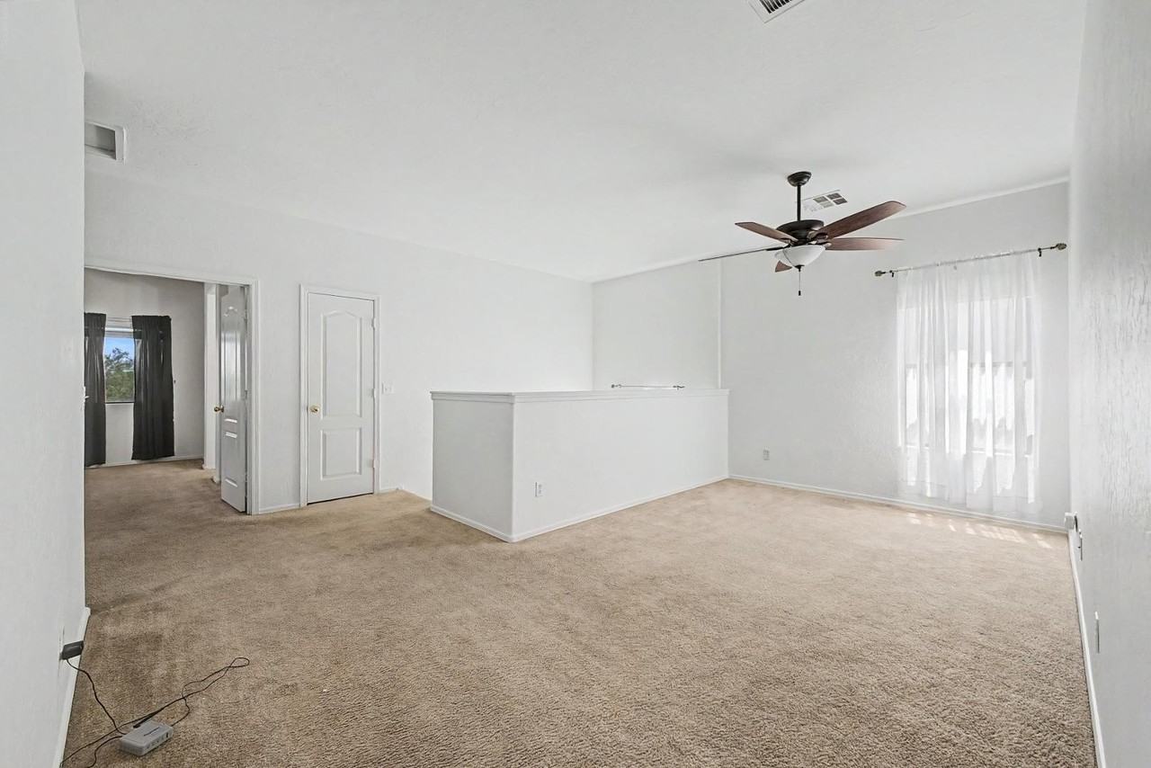 16121 N 168th Ave - Photo 7 of 39