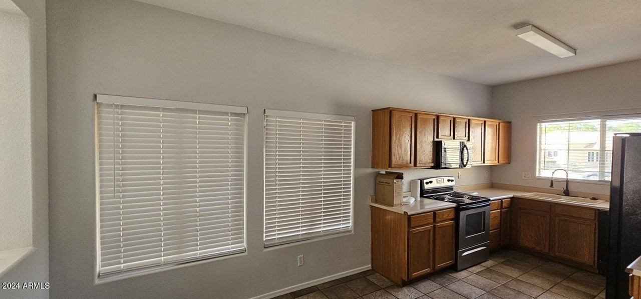 9426 W Monroe St - Photo 3 of 14