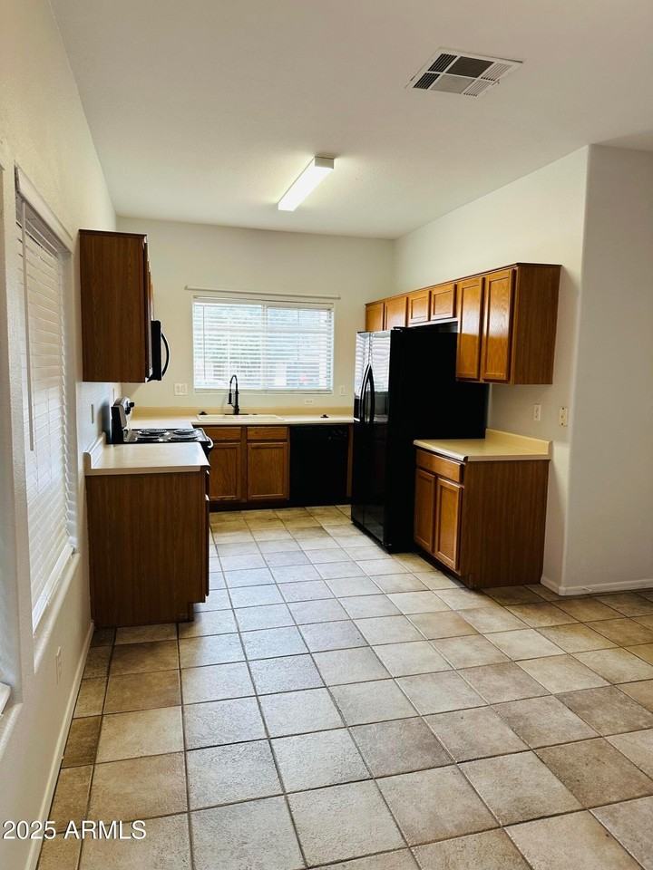 9426 W Monroe St - Photo 4 of 14