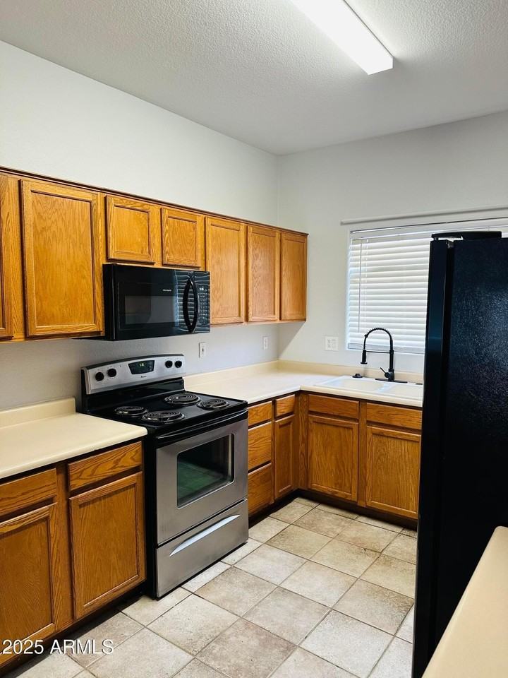 9426 W Monroe St - Photo 5 of 14